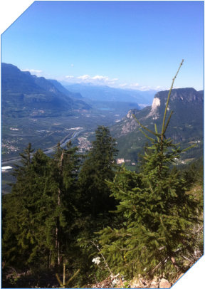 Blick ins Etschtal - Unten verl�uft die Brennerautobahn