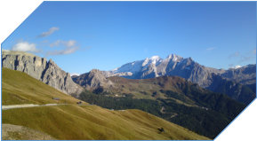 Blick vom Sellajoch zur Marmolada